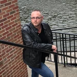 Meet your Posher, Eric